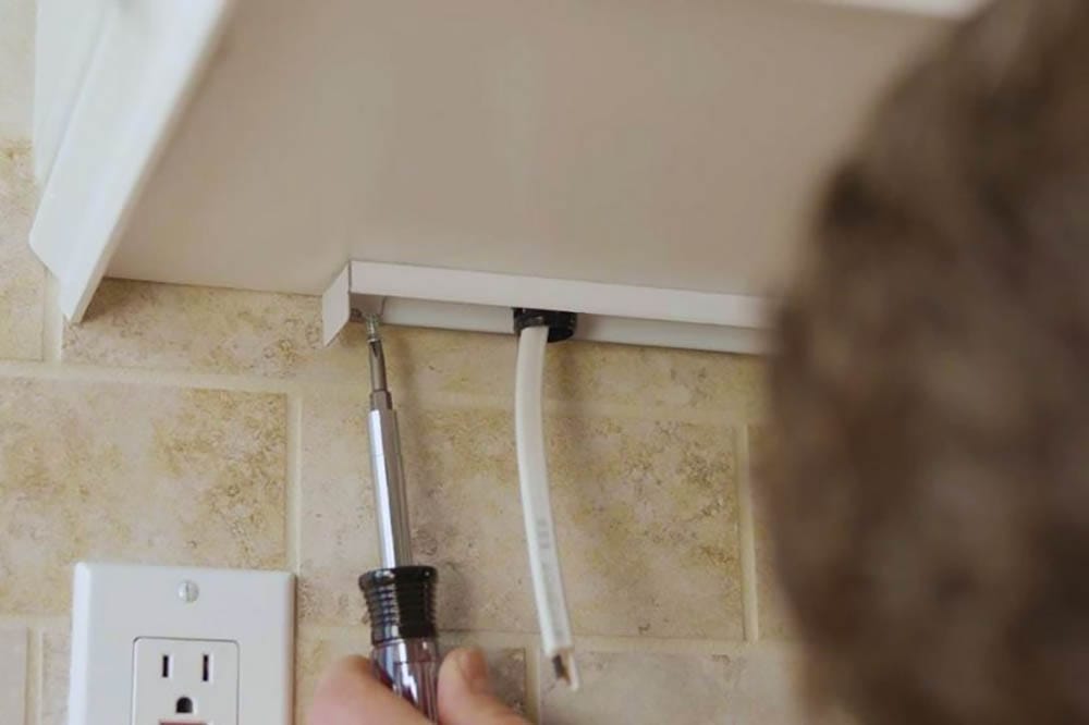 Pros and Cons of Plugmolds Under Cabinets