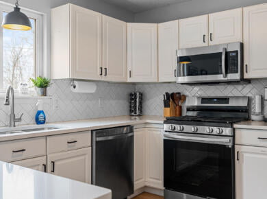 The Best Wall Colors for Kitchen Cabinets